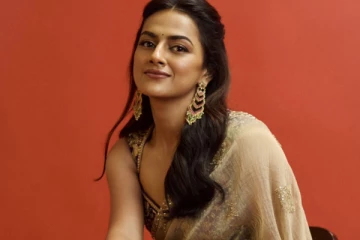 நடிகை ஷ்ரத்தா ஸ்ரீநாத் சேலையில் அழகிய போட்டோஷூட்