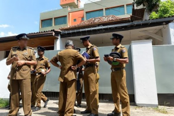 கிடைத்தது இரகசிய தகவல் -கட்டுநாயக்காவில் அதிரடியாக கைதான முக்கிய அதிகாரிகள் | Customs Inspectors Caught With Drugs