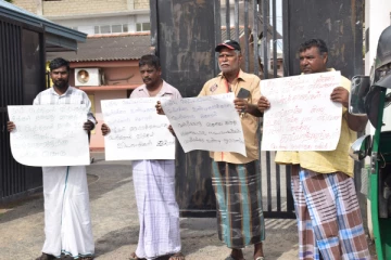 எரிபொருள் கோரி முன்னெடுக்கப்பட்ட போராட்டத்தால் பாதிக்கப்பட்ட மக்கள்(Photos)