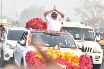 “நான் திரும்ப வந்துட்டேனு சொல்லு” – ஜாமீனில் வெளிவந்த முன்னாள் அமைச்சர் ஜெயக்குமார்