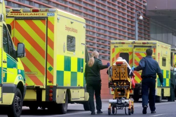 இங்கிலாந்தில் வைரஸ் திரிபின் புதிய மாறுபாடு கண்டுபிடிப்பு