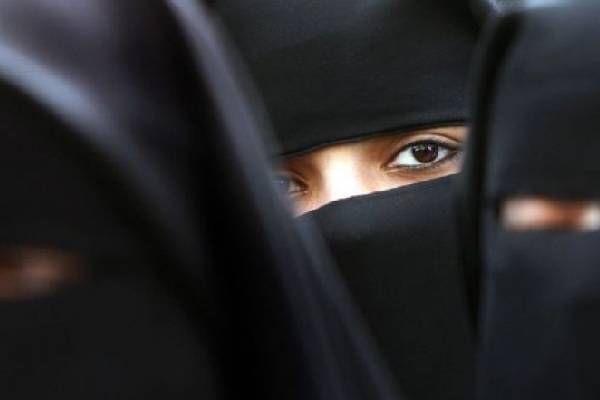 முகத்தை முழுமையாக மறைக்கும் ஆடை அணிவது பிரச்சினை: ஞானசார தேரர் | Galagoda Aththe Gnanasara