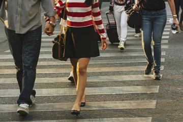 பாதசாரி கடவையில் சென்றவருக்கு எமனான வேன்