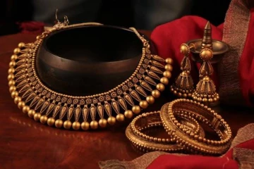 வார தொடக்கத்தில் இறக்கம் காட்டிய தங்கம் விலை - இன்றைய நிலவரம்