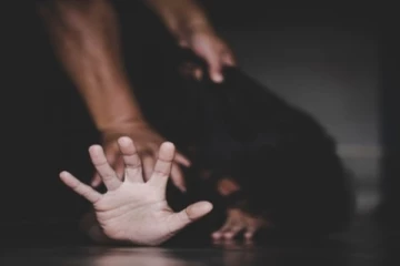 6 வருஷமா.. மகளை மிரட்டி சீரழித்த பெரியப்பா, அண்ணன் - கொடூர சம்பவம்!