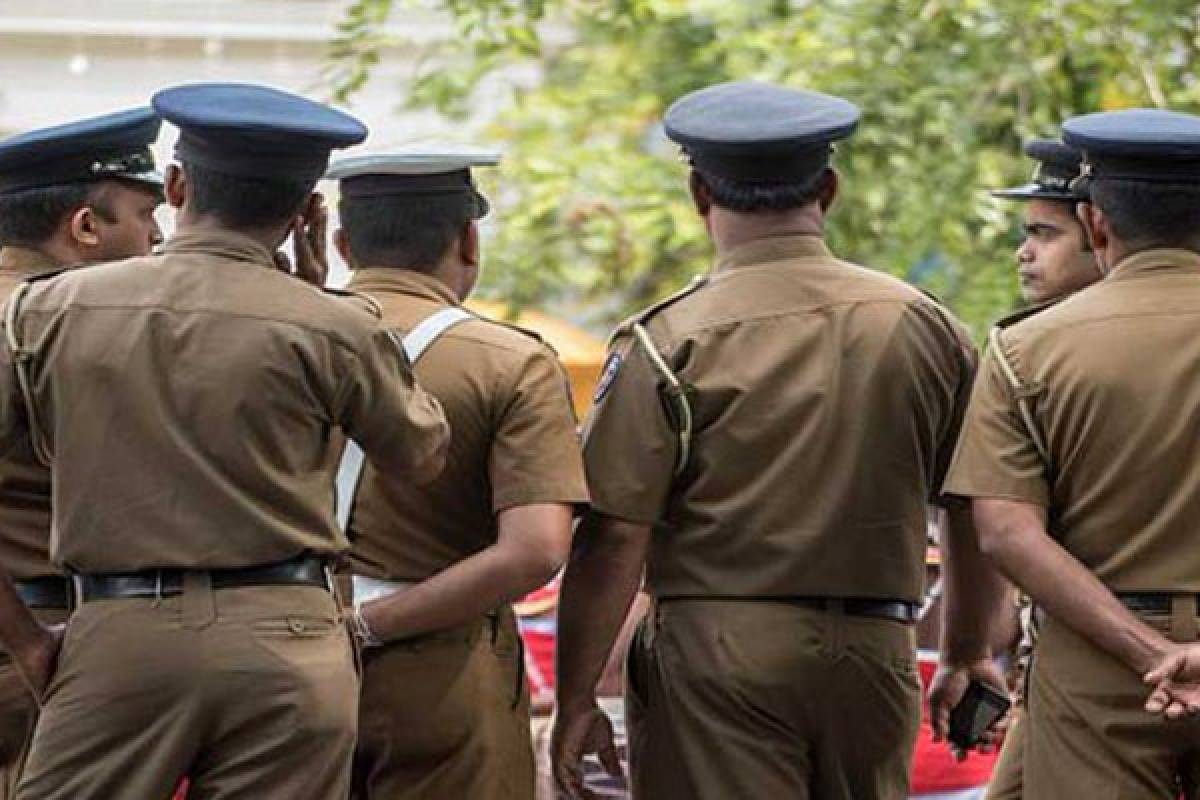கந்தளாயில் கனரக வாகனங்களுடன் மூவர் கைது | 3 Arrested With Three Tipper Loaded With Sand