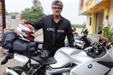 பைக்கிலேயே அஜித் அங்கு வரை சென்றுள்ளாரா?- எப்போது சென்னை ரிடர்ன் தெரியுமா?