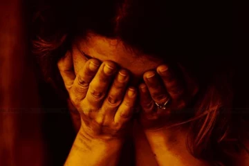 மயக்க ஊசி போட்டு இளம்பெண் பாலியல் துஸ்பிரயோகம் ; வைத்தியசாலைக்குள் அரங்கேறிய சம்பவம்