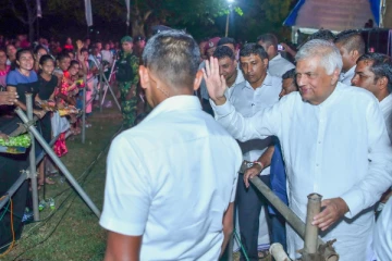 சஜித், அநுர வந்தால் மீண்டும் அழிவுதான்! - ரணில் எச்சரிக்கை