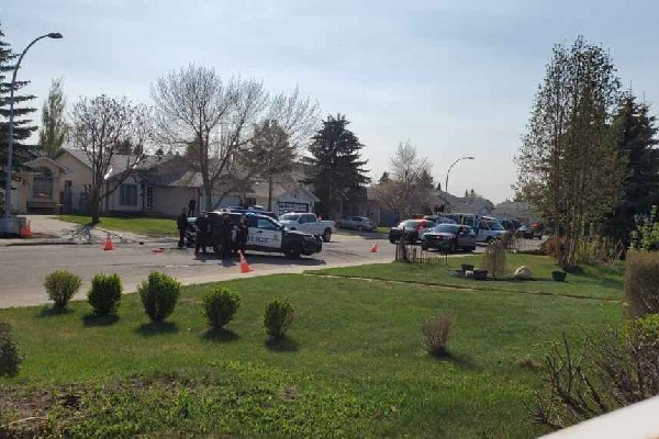 கனடாவில் தாயும் பிள்ளையும் பரிதாப மரணம் | Mother Child Fatally Stabbed In Edmonton