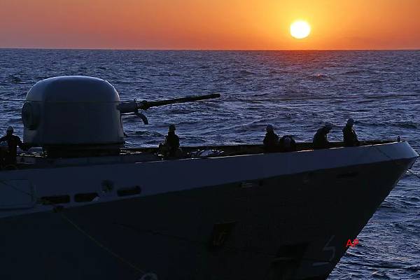 புலம்பெயர் மக்களுக்கு எதிராக கடற்படையை களமிறக்க ஐரோப்பிய நாடொன்று முடிவு | Naval Blockades Against Migrants