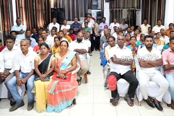தொழிலாளர்கள் பிரச்சினை குறித்து ஜீவன் தொண்டமான் தலைமையில் முத்தரப்பு பேச்சு (Photos) | Jeevan Thandaman Talking About Labor Issue