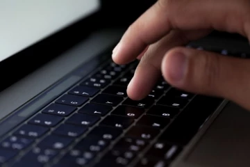 இணைய மோசடியில் ஈடுபட்ட கனேடிய – ரஸ்ய பிரஜை கைது