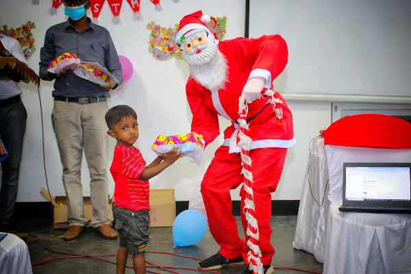 றீ(ச்)ஷாவில் மாபெரும் நத்தார் தின கொண்டாட்டம்! - ஐபிசி தமிழ்