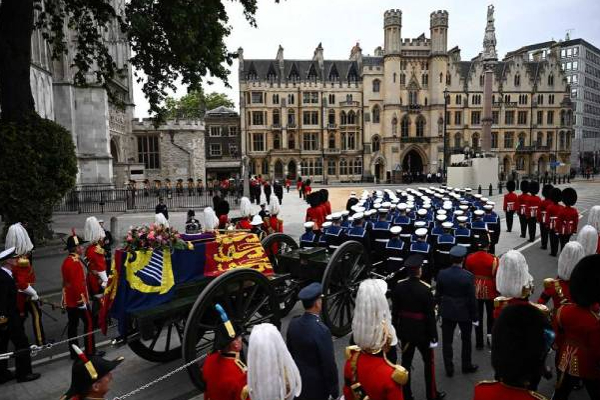 பிரித்தானிய மகாராணி 2-ம் எலிசபெத்தின் உடல் அடக்கம்! | Britain S Queen Elizabeth Ll Buried