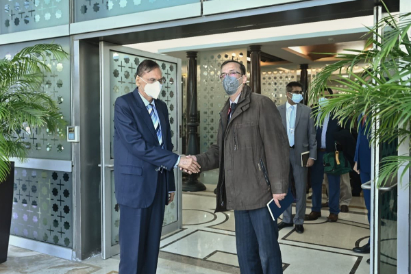 இந்தியா சென்றடைந்த சிறிலங்கா வெளிவிவகார அமைச்சர்! மோடியையும் சந்திக்க ஏற்பாடு (படம்) - ஐபிசி தமிழ்