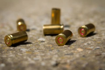 வீதியில் விழுந்த கிடந்த 15 தோட்டாக்கள்