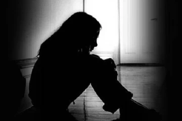 காப்பக படுக்கையில் சிறுநீர் கழித்த பெண் குழந்தை - பிறப்புறுப்பை சிதைத்து சித்திரவதை!