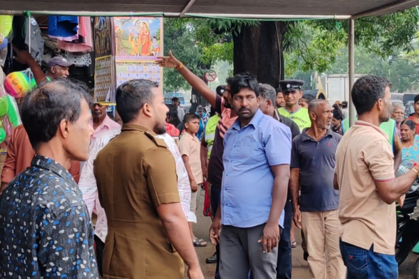 வவுனியாவில் களைகட்டும் நத்தார் பண்டிகை வியாபாரம்; அதிரடி காட்டும் மாநகரசபை | Christmas Shopping Is In Full Swing In Vavuniya
