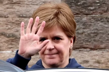 என்னை தன்பாலின ஈர்ப்பாளர் எனக்கூறியது தான் காரணம்! பதவி விலகிய ஸ்கொட்லாந்து பெண் முதல் அமைச்சர்