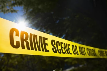வீட்டில் ஆசிரியை கொலை; மகனுக்கு பொலிஸார் வலைவீச்சு; சம்பவத்தால் அதிர்ச்சி