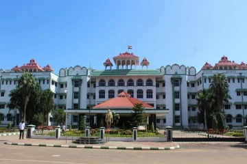 மாணவர்களுக்கு மது விற்பனை செய்யப்படுவதில்லை என தமிழக அரசு உறுதியாக சொல்ல முடியுமா? - மதுரை உயர்நீதிமன்ற கிளை