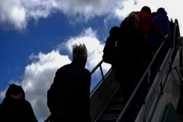 கப்பம் கோரிய மூவர், கனடாவிலிருந்து நாடு கடத்தப்பட்டனர்