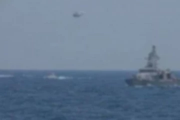 கனடாவின் விக்டோரியா கடலோரத்தில் நிறுத்தி வைக்கப்பட்டிருந்த கப்பலில் திடீர் தீ