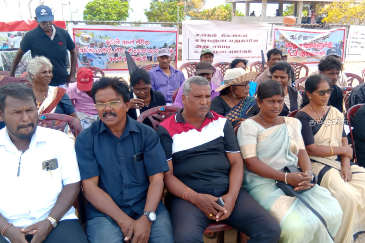 எங்கள் நிலங்கள் எங்களுடையதுதானே… அது எப்படி உங்களுடையதாகும்.. 11ஆவது வாரமாகவும் பலாலி மக்களின் போராட்டம் | Palaly People S Protest Enters 11Th Week எங்கள் நிலங்கள் எங்களுடையதுதானே… அது எப்படி உங்களுடையதாகும்.. 11ஆவது வாரமாகவும் பலாலி மக்களின் போராட்டம் | Palaly People S Protest Enters 11Th Week