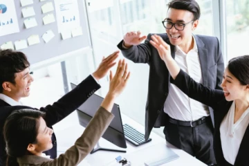 ඔයාටත් ඔයාගේ ජීවිතේ කැපී පෙනෙන් විශිෂ්ඨ කෙනෙක් වෙන්න නම් මේ දේවල් කරන්න.