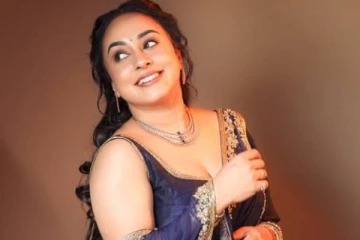 லேட்டஸ்ட் டிரெண்டிங் தொகுப்பாளினியாக வலம்வரும் பேர்ள் மானே போட்டோஸ்