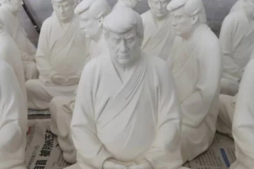 புத்தர் வடிவிலான டொனால்ட் டிரம்ப் சிலைகள்... ஒன்லைனில் பல லட்சத்திற்கு விற்பனை!