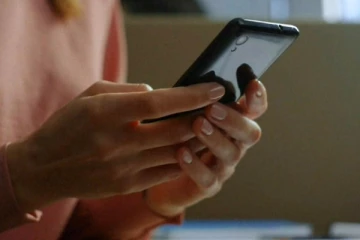 கனடாவில் தொலைபேசியை கட்டணங்களை குறைக்குமாறு பரிந்துரை