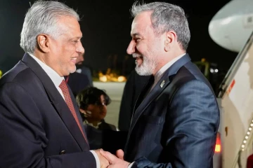 பாகிஸ்தானியப் போர் விமானங்களின் கர்ஜனைக்கு மத்தியில் தரையிறங்கிய அப்பாஸ் அராக்சி! நள்ளிரவில் நடந்த நீண்ட பேச்சுவார்த்தை