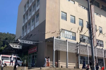 நுவரெலியாவில் போராட்டத்தில் குதித்த வைத்தியர்கள் : மக்கள் பெரும் அவதி