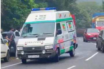 இ.போ.ச பேருந்தில் மோதி கோர விபத்தில் சிக்கிய முச்சக்கரவண்டி ; ஒருவர் பலி