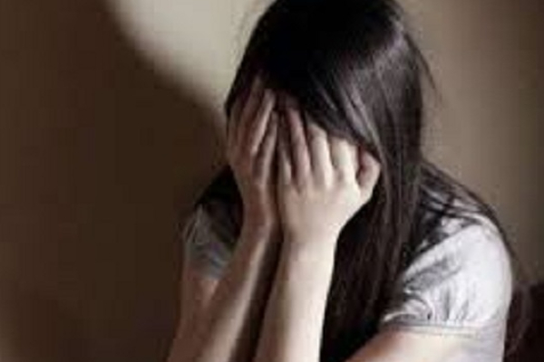 14 வயது மாணவியை சீரழித்த காதலனுக்கு வலைவீச்சு | Boyfriend Raping His Student Lover