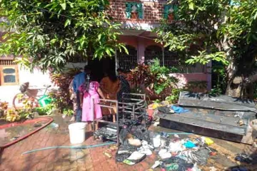 தேங்காய் எண்ணெக்கு பதில் பெட்ரோல் ; விளக்கு ஏற்றும் போது நேர்ந்த விபரீதம்