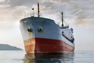 நடு கடலில் நிர்க்கதியான பணியாளர்கள் கரைக்கு அழைத்து வரப்பட்டனர்