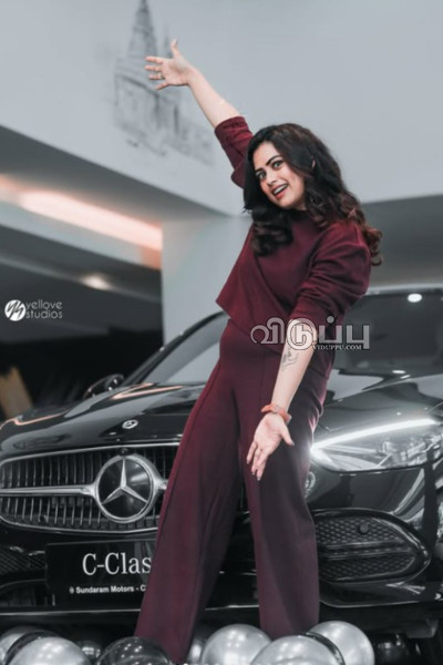 பல லட்சும் மதிப்புள்ள புதிய காரை வாங்கியுள்ள சீரியல் நடிகை பரீனா ஆசாத் | Serial Actress Farina Azad Buys New Car