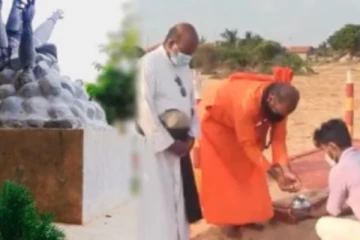 முள்ளிவாய்க்கால் நினைவுத் தூபி! முள்ளிவாய்க்கால் நினைவாலயத்திலிருந்து கொண்டுவரப்படும் மண்