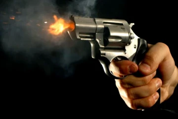பொலிஸ் நடத்திய துப்பாக்கிச் சூட்டில் நபர் ஒருவர் உயிரிழப்பு