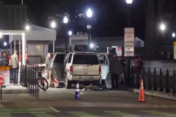 வெள்ளை மாளிகை நுழைவு வாயில் மீது கார் மோதி ஒருவர் உயிரிழப்பு!