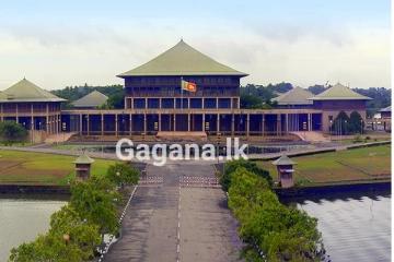 වහාම පාර්ලිමේන්තුවේ කටයුතු තාවකාලිකව අත්හිටුවයි..!