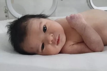 இடிபாடுகளுக்கிடையில் இறந்த தாயுடன் தொப்புள் கொடிமூலம் இணைந்திருந்த குழந்தை: ஆயிரக்கணக்கானோரின் விருப்பம்...