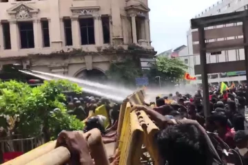 ஆர்ப்பாட்டத்தின் பரபரப்பான நொடிகள்! வெளியான காணொளிகளின் தொகுப்பு