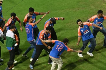 இந்திய அணியின் கிரிக்கெட் வீரர்கள் IPL இல் வாங்கும் சம்பளம் எவ்வளவு?