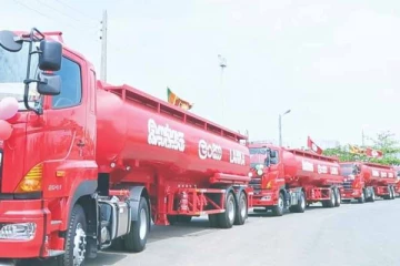 எரிபொருள் பௌசர் உரிமையாளர்களின் அனுமதியை ரத்துச் செய்யுமாறு அமைச்சர் உத்தரவு