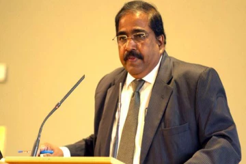 அரசியல் தீர்வு தொடர்பில் வெட்டிப்பேச்சு வேண்டாம்! சுரேஷ் இடித்துரைப்பு