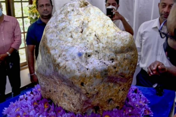 ஆசியாவின் மிகப் பெரிய கல்லுக்கு இப்படி ஒரு நிலையா!